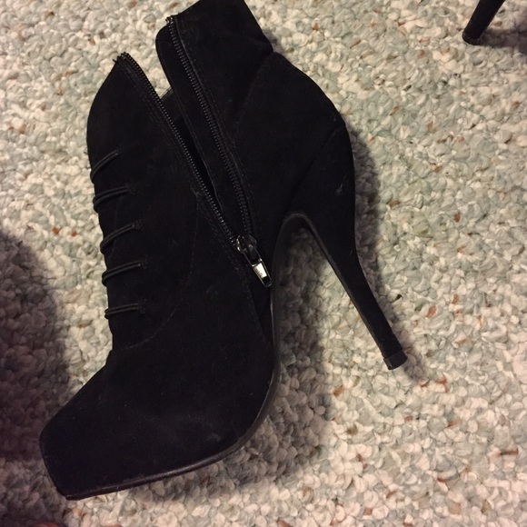 Black suede boot zip high heels. - Picture 2 of 2