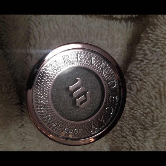 ⛔️SOLD ON Ⓜ️ERCARI⛔️ URBAN DECAY EYE SHADOW