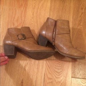 Tan/ cognac booties