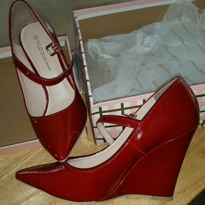 Beautiful Shiny Patent Look Shoe Dark Red??