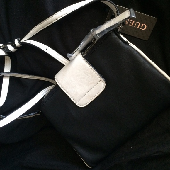 Guess Shoulder bag - Picture 2 of 3