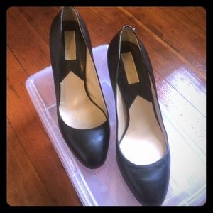 Michael Kors black pumps