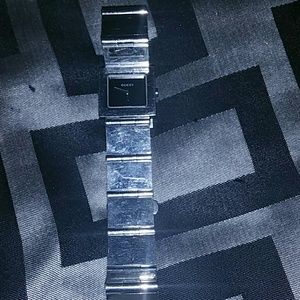 Authentic GUCCI WOMEN'S 600 SERIES WATCH