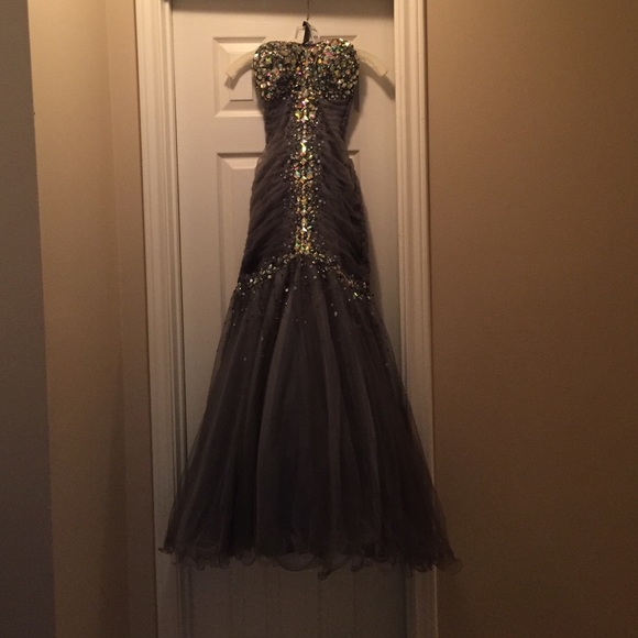 Jovani Prom dress BEAUTIFUL jeweled front & back