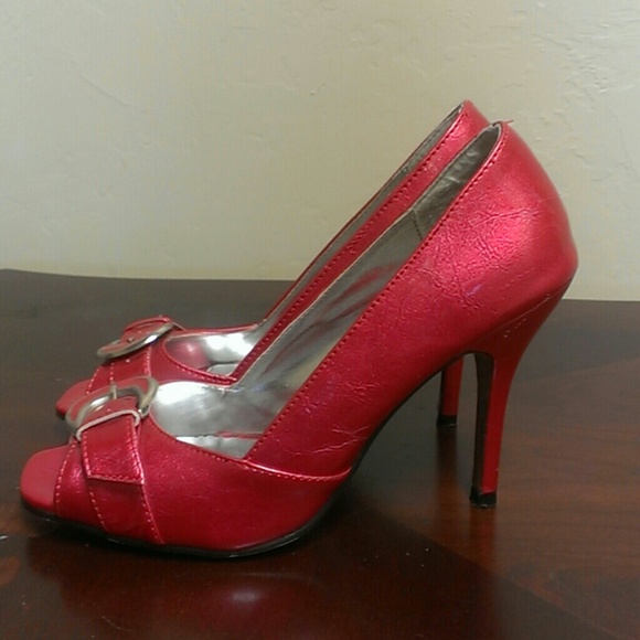 Heels - Picture 2 of 3