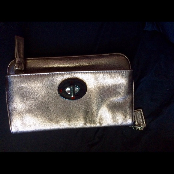 Coach clutch - Picture 1 of 4