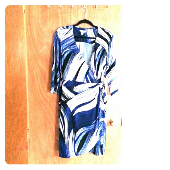 *NWT* Blue and White 3/4 Sleeve Dress
