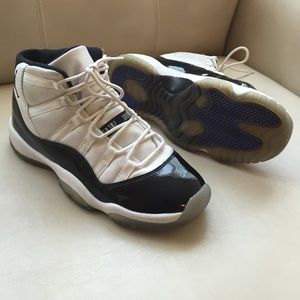 Concords 11s (Black & White)