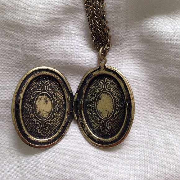 Locket - Picture 3 of 3