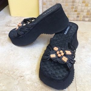 Black jute & wooden bead platforms
