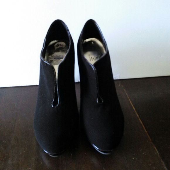 Shoes size 8