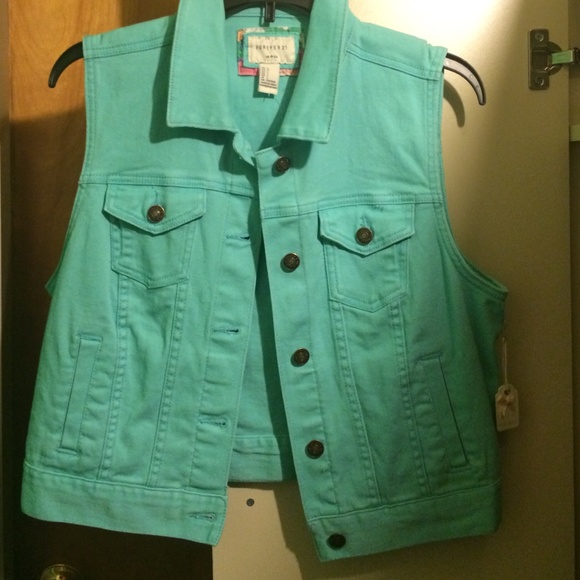 NWT: Casual Vest - Picture 3 of 4