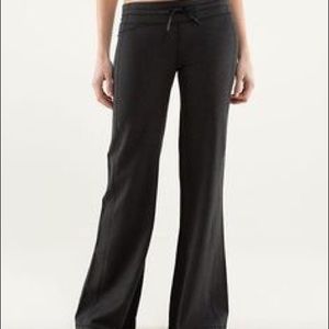 Lululemon voyager sweatpant! Charcoal grey! Size 4