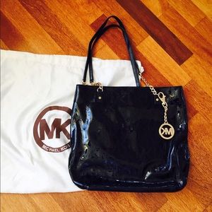 Authentic MK jet set tote