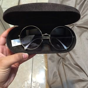Trendy circular Sunglasses.