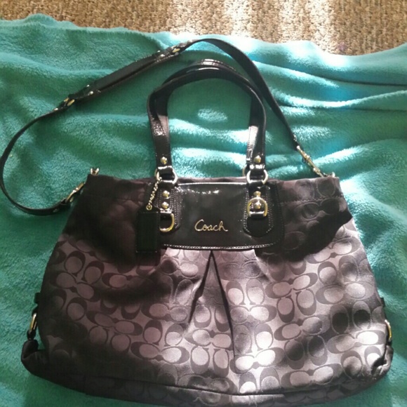 Large black coach 95$ firm