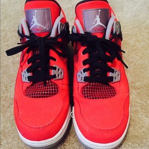 Jordan Retro 4 "Toros"