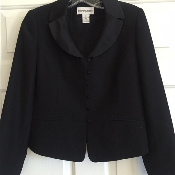 Bloomingdale's Tuxedo jacket and Skirt! Size 8P