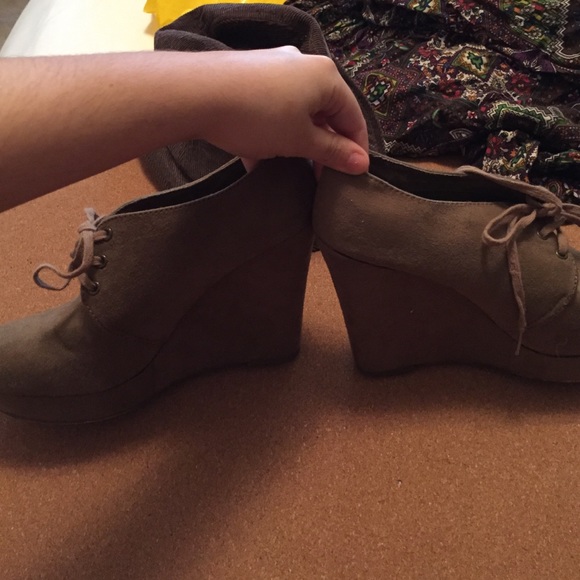 Boots - Picture 3 of 3