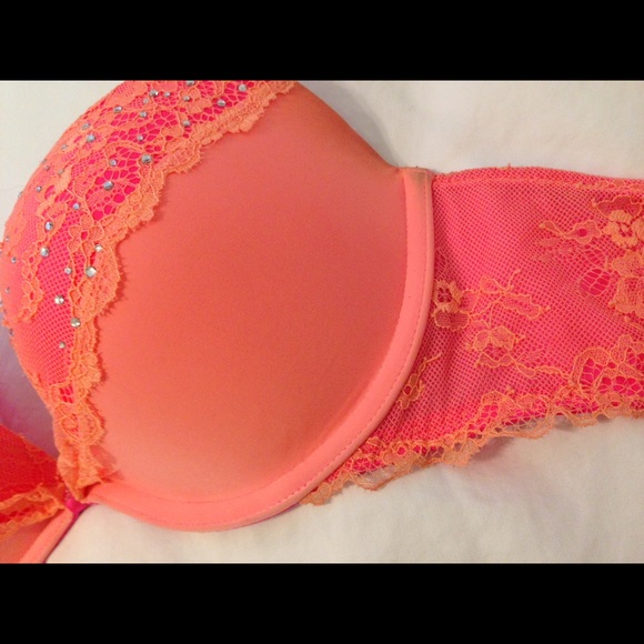 [SOLD in bundle] NWOT VS Push-Up - Picture 2 of 2