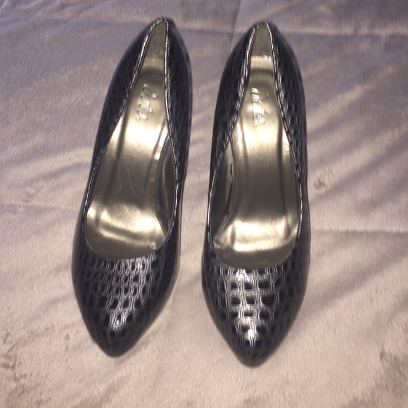 Dots heels
