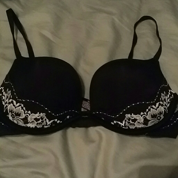 VS 32D bra