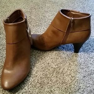 Valerie a Stevens boots