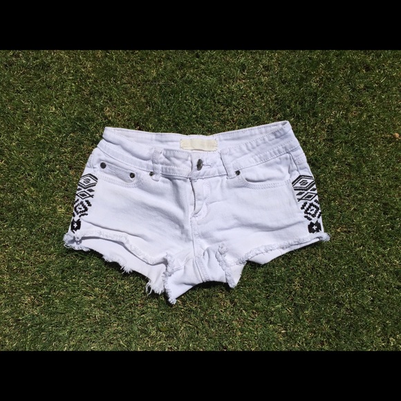 🐳Sale! Tillys Aztec Shorts
