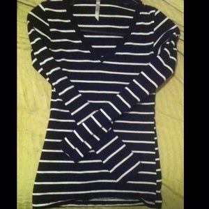 BLACK AND WHITE LONG SLEEVE