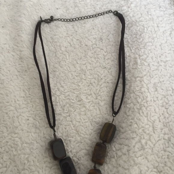 Wooden necklace with pendant - Picture 3 of 3