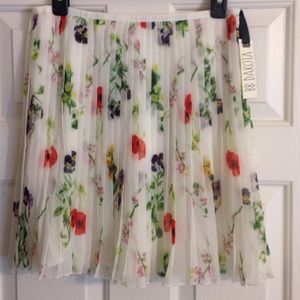 BB Dakota mini pleated skirt size 6