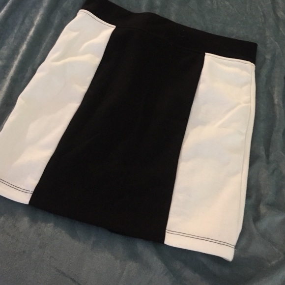 Chic skirt - Picture 2 of 2