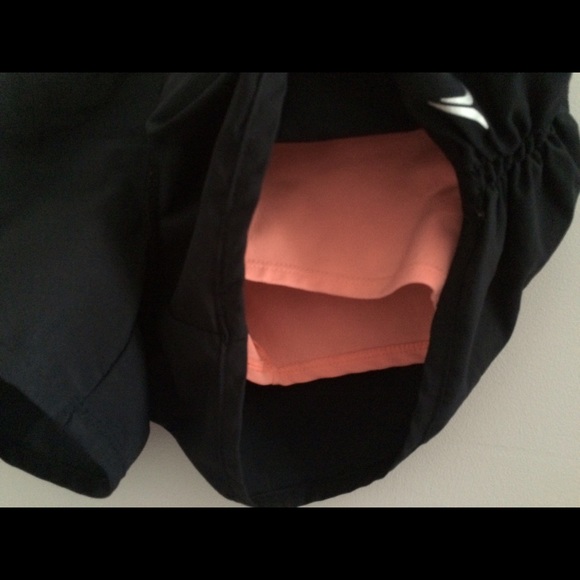 Active running shorts - Picture 3 of 4