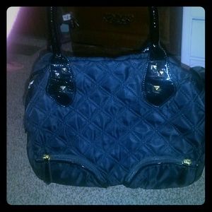 Black purse with leopard print