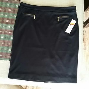 Dana Buchman black skirt with gold details