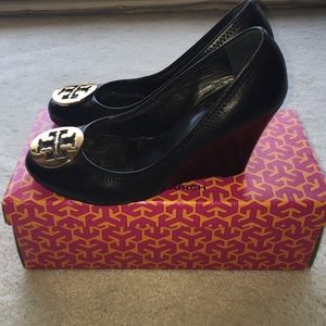 Tory Burch Sophie Wedges sz 8. Excellent condition