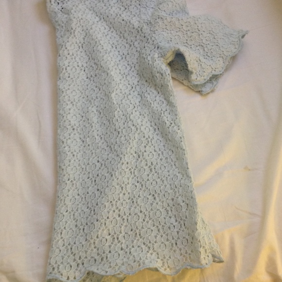 Cute lace top - Picture 2 of 2