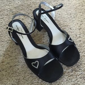 Chinese Laundry black sandals with small heel