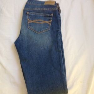 Brand new jeans fits a size 0 in women
