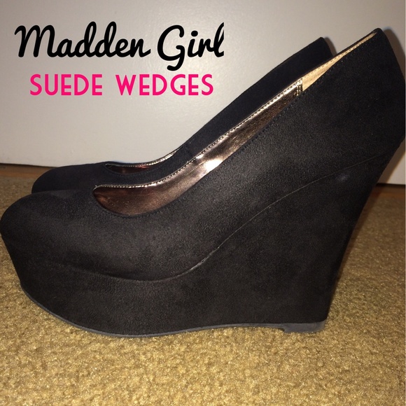 😍Steve Madden "Madden Girl" Black Suede Wedges😍