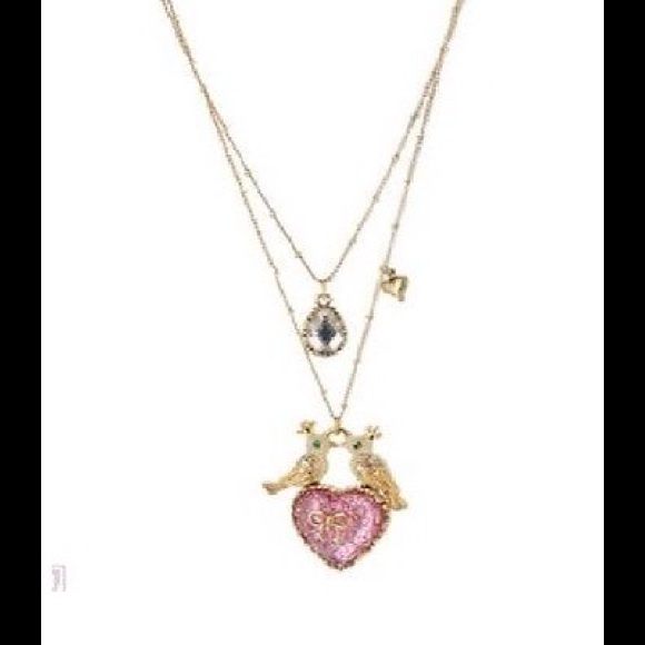 Betsy Johnson kissing lovebird necklace. - Picture 2 of 4