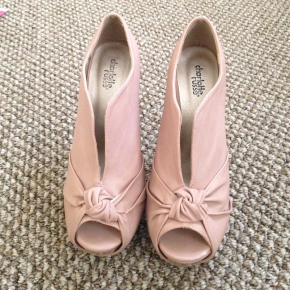 Heels, beige pink.