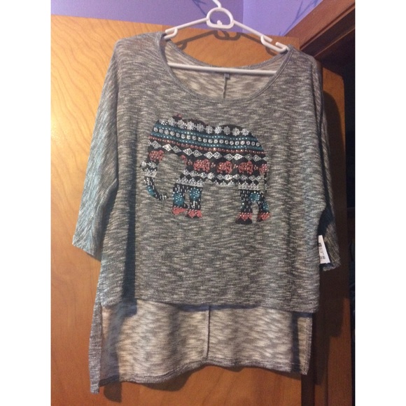 Quarter sleeve elephant shirt