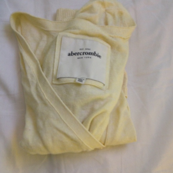 Cute light sweater - Picture 2 of 2