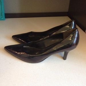 bandolino patent leather pumps