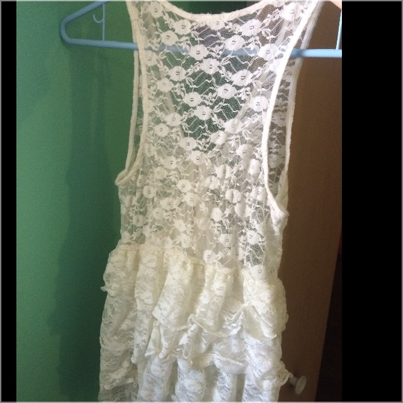 Flowy Lace Tank - Picture 2 of 3