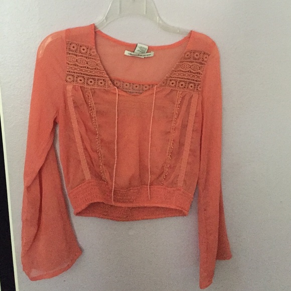 Bell sleeve Blouse - Picture 2 of 4