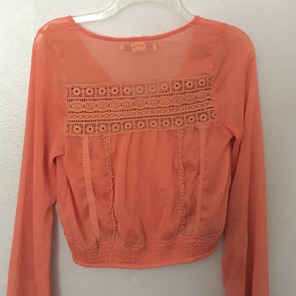 Bell sleeve Blouse - Picture 3 of 4