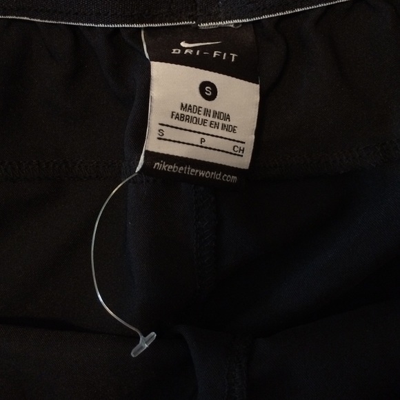 Black Nike short dri fit - Picture 2 of 3