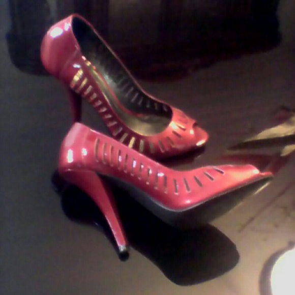 Red pump  Jessica  Simpson - Picture 3 of 3